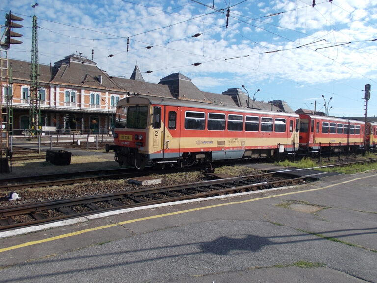 Tiszai_railway_station,_H-Start_117_234,_2020_Miskolc