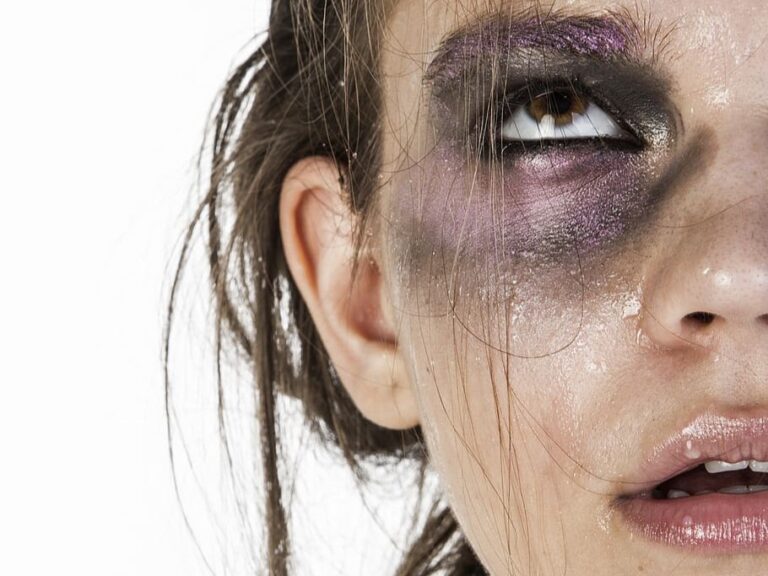 adult-brown-eyes-brunette-close-up
