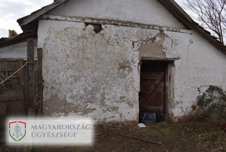 alsóépület_logóval