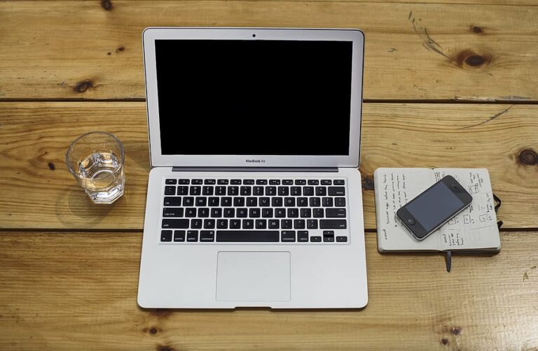 apple-computer-devices-drink