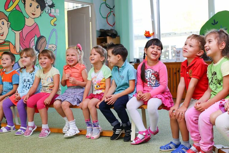 kindergarten-clown-garden-animator