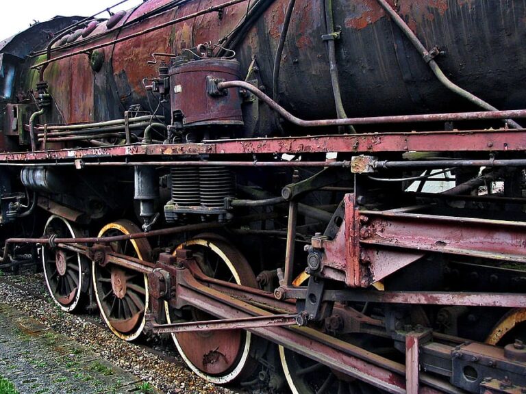 locomotive-the-museum-steam-locomotive-round-house