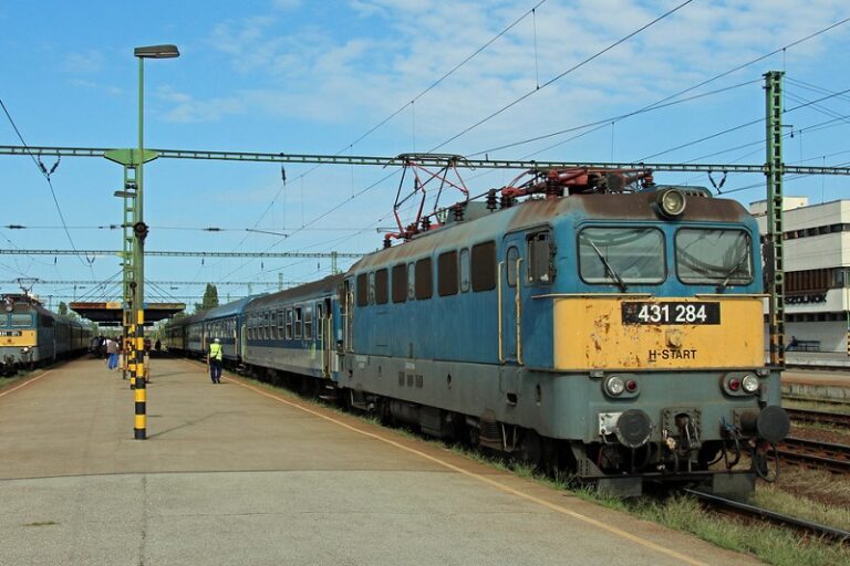 pen2-szolnok-vonat-mav-230922