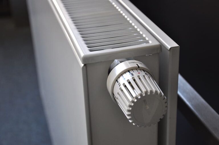 radiator-heating-flat-radiators-thermostat