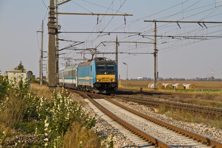 railroad-3763706_1280