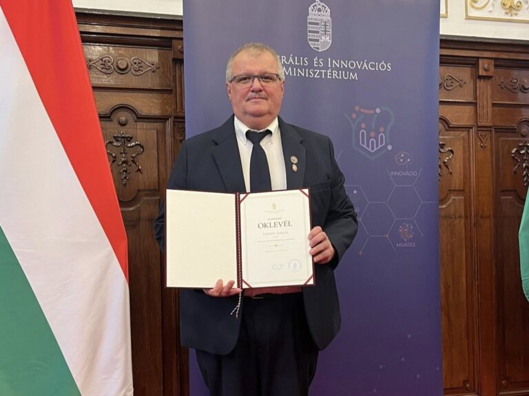 szőrös