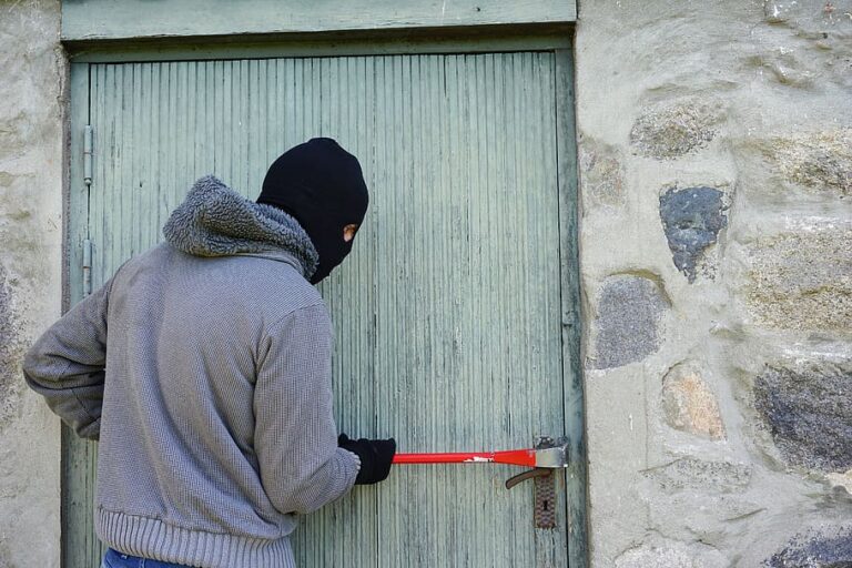 thief-burglary-break-into-balaclava