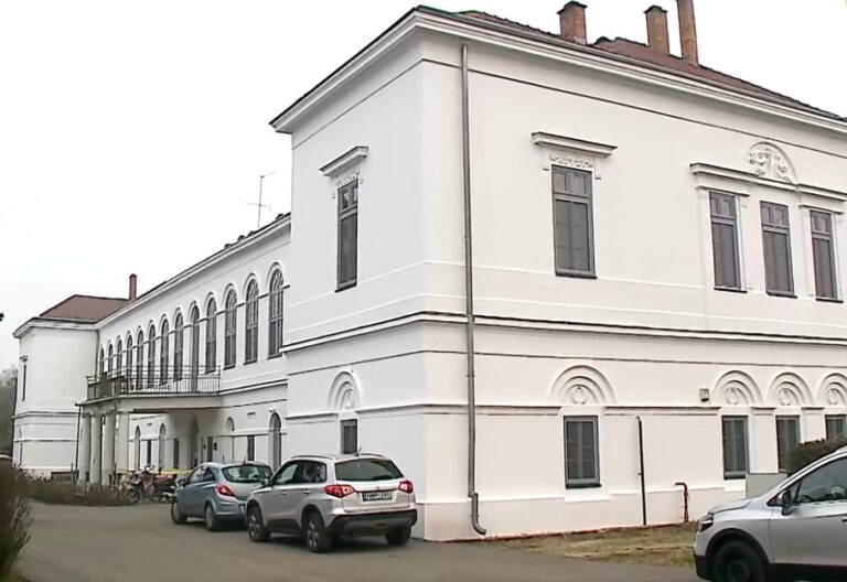 újszá
