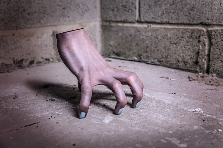 whimsical-objects-lazy-hand